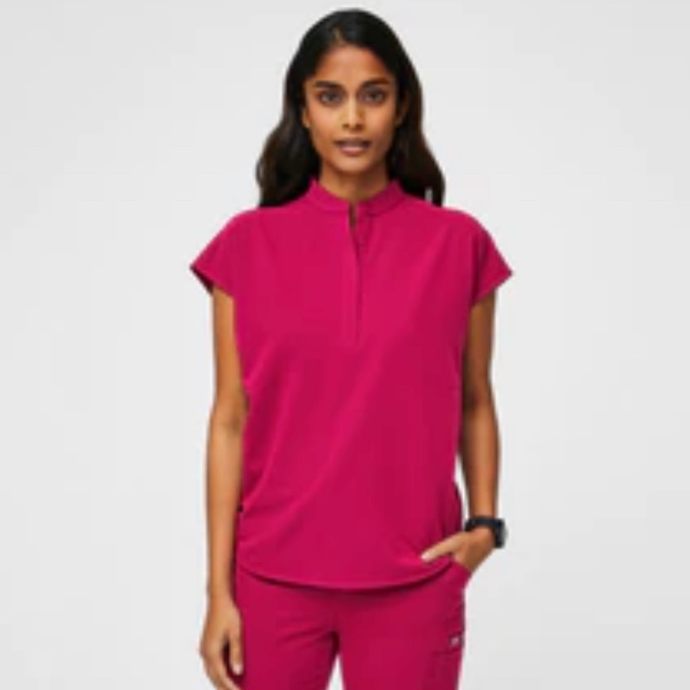 FIGS Rafaela oversized ultra rose scrub top M